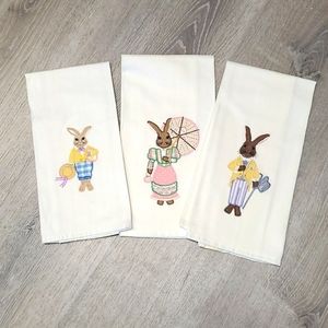 Williams Sonoma Bundle 3 Kitchen Towels Cotton White Embroidered Spotty